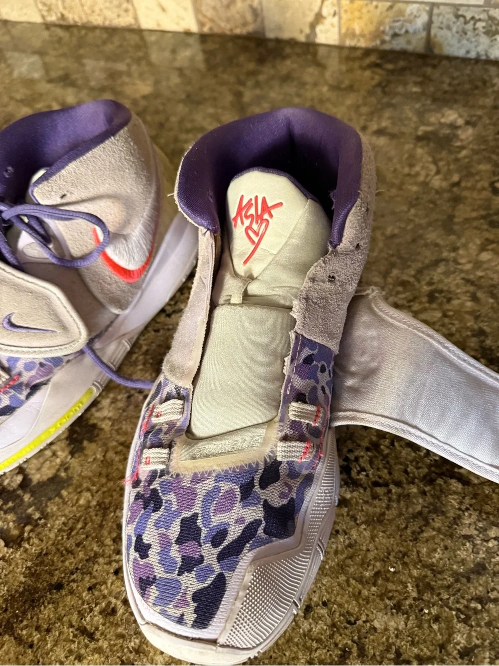 Nike Kyrie Size 9 Asia Irving Barely Grape 2020 CD5031-500 Purple Green OG.